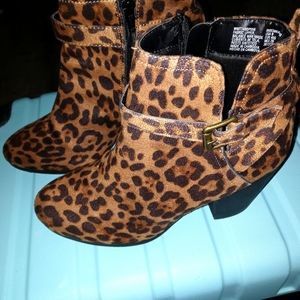 Leopard print ankle boots